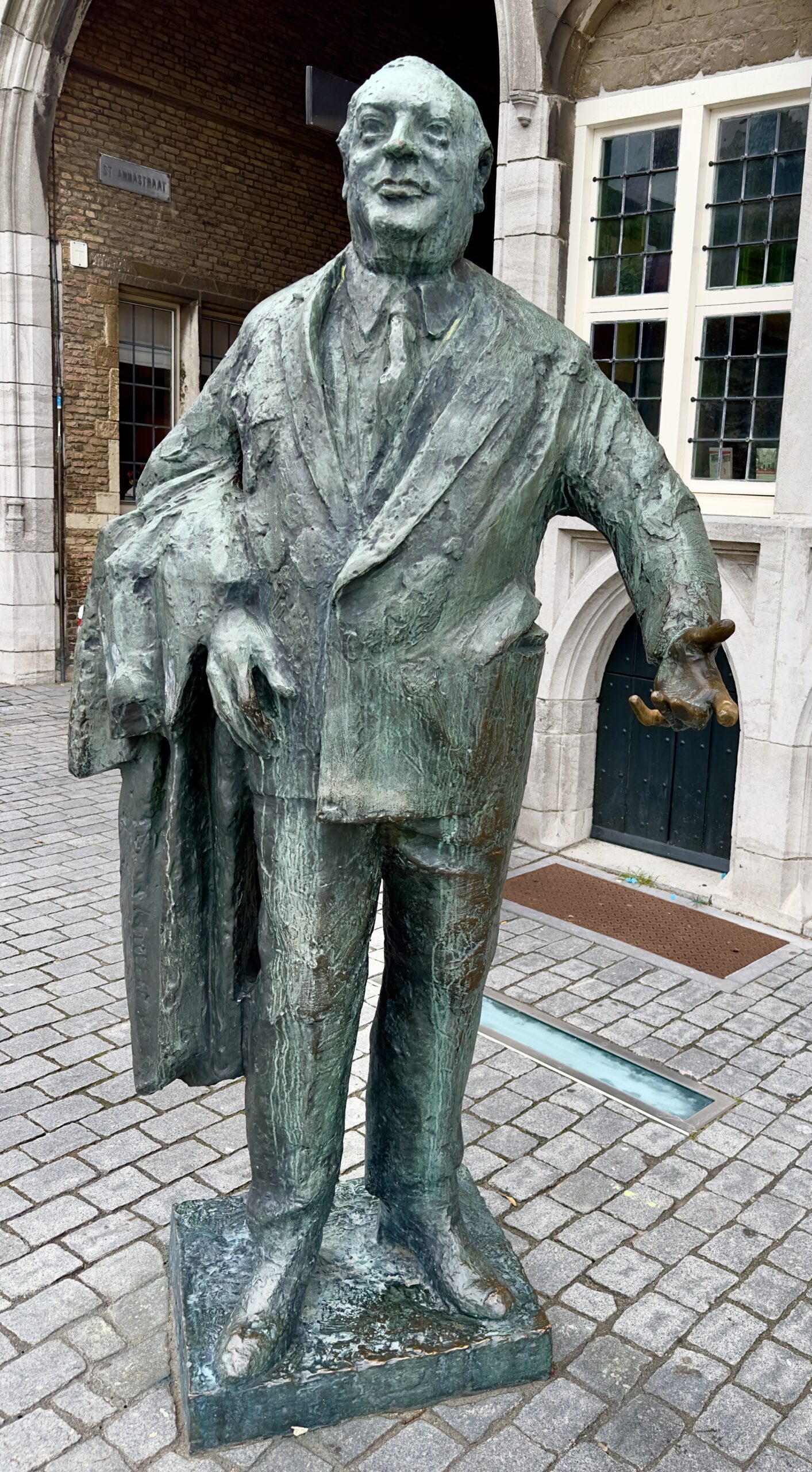 Standbeeld van man in historisch centrum - Bergen op Zoom