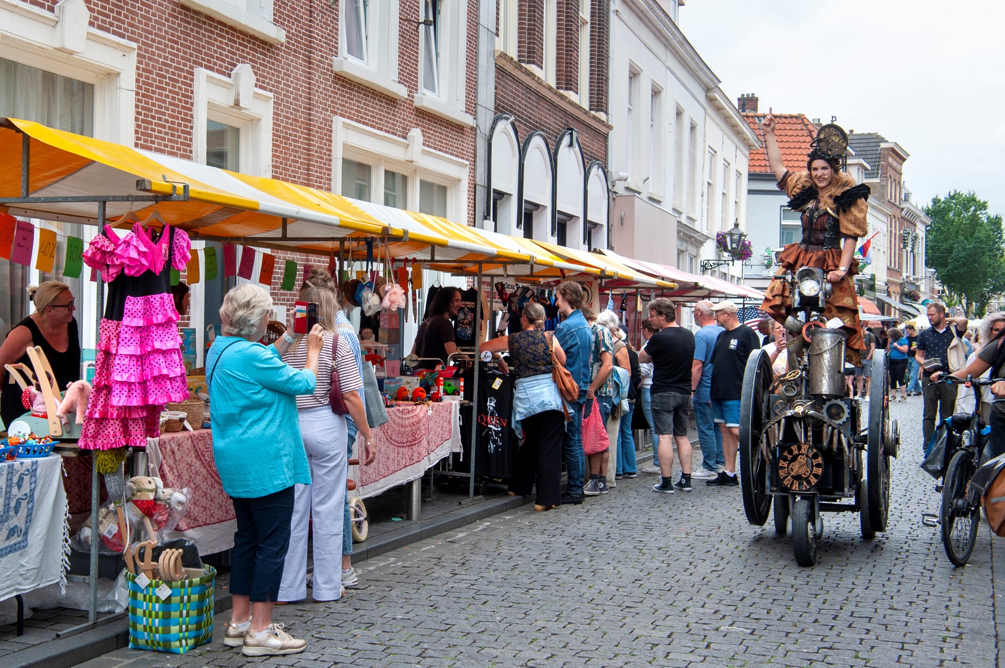 Marktkraampjes en straatartiesten op festival - Bergen op Zoom