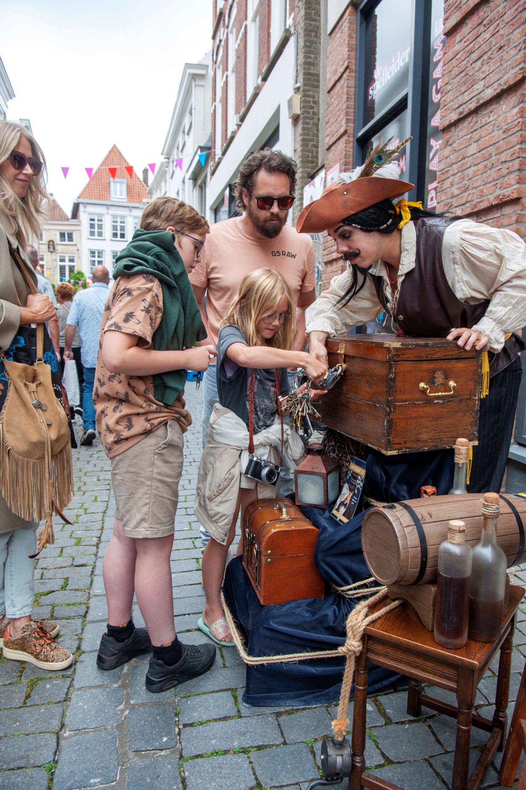 Straattheater met kinderen en volwassenen - Bergen op Zoom