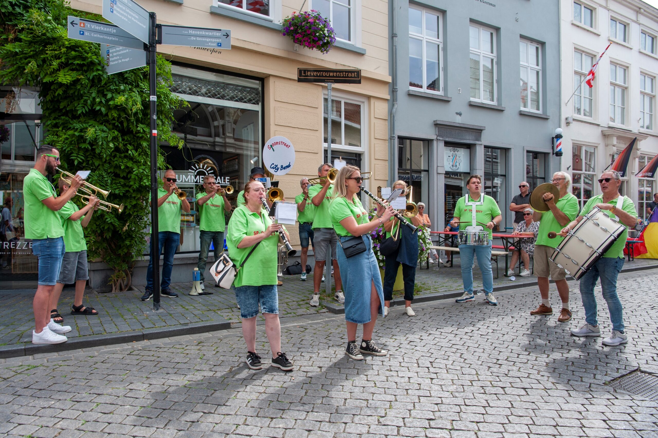 Muzikanten spelen in de straten - Bergen op Zoom