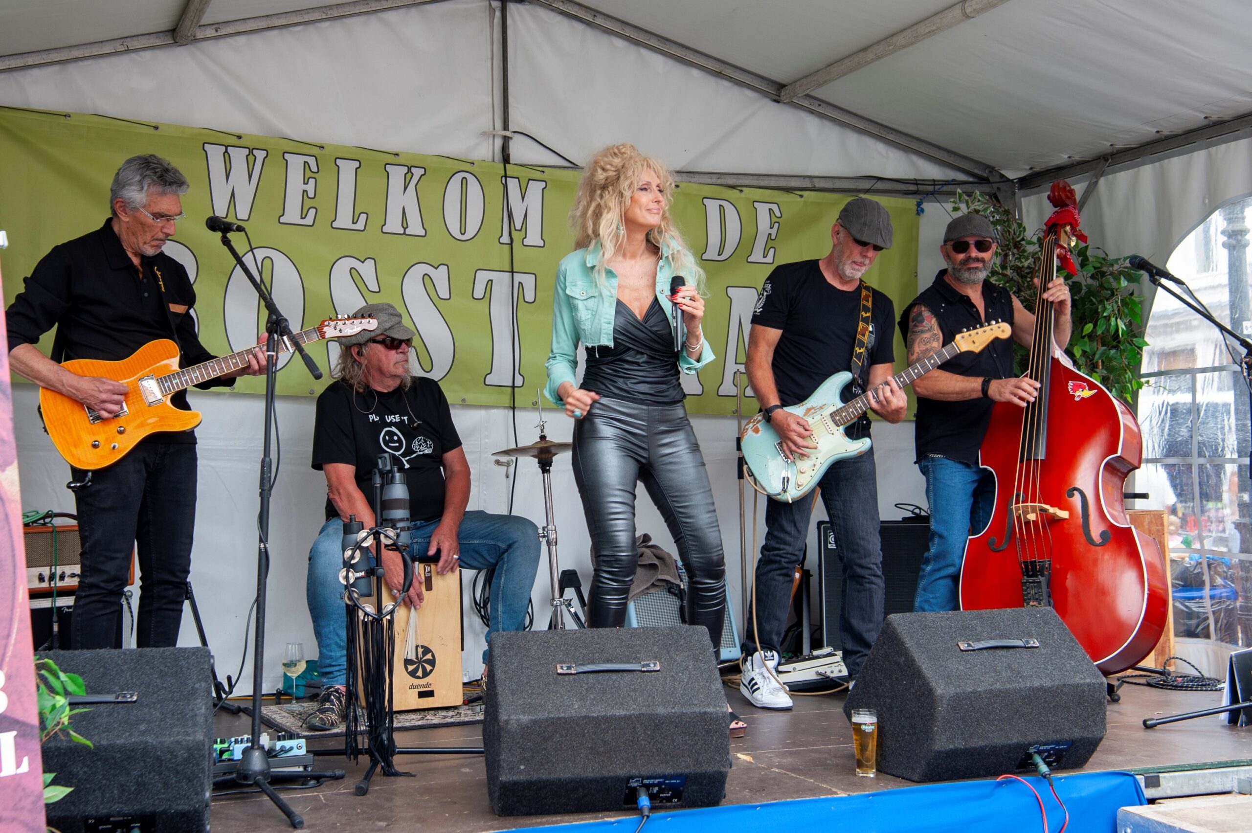 Bandoptreden met vrouwelijke zanger op festival - Bergen op Zoom