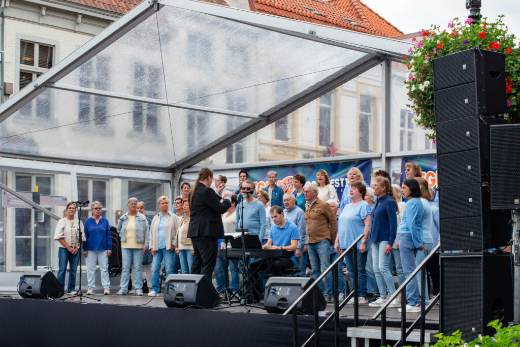 Koor treedt op tijdens muziekfestival - Bergen op Zoom